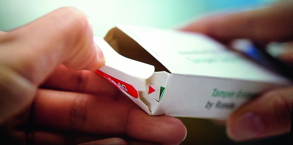 Protección contra falsificaciones: Las estampaciones en la cajita plegable indican claramente la apertura del embalaje. Foto © Rondo/Medipak Systems