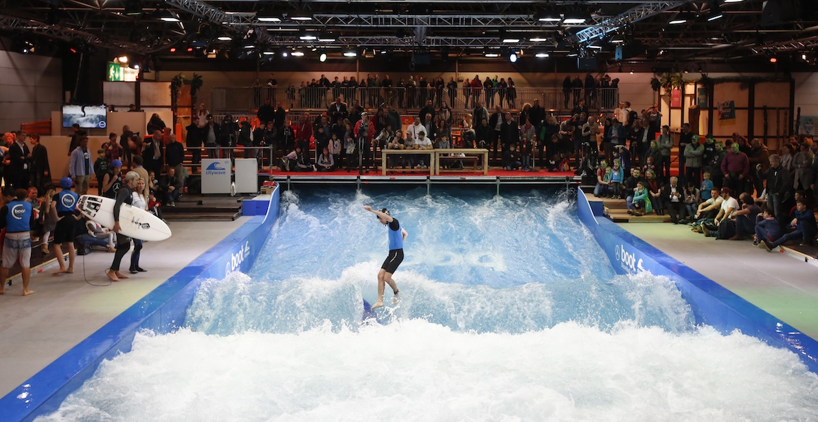 THE WAVE y la nueva piscina de actividades, protagonistas de Beach World. Imagen © Messe Düsseldorf / C.Tillmann